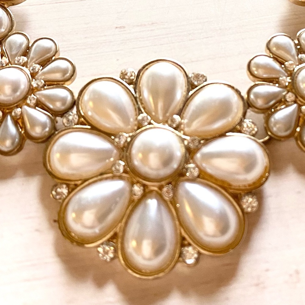 Faux Pearl Necklace - Picture 5 of 8